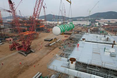 我国建造的最大国际海洋油气平台完工交付