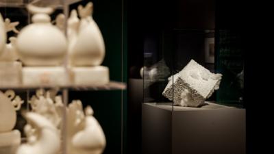 德行天下•化育万物 德化白瓷亮相中国美术馆