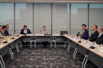 泰国总理佩通坦会见中华总商会一行