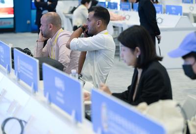 中非合作论坛｜2024年中非合作论坛峰会新闻中心迎来多国媒体记者