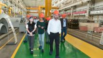 Foreign media team lauds "Shaangu Solution" in tour around assembly workshop in NW. China