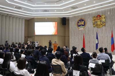 蒙古国首都百名中小学生获颁“中国大使奖学金”