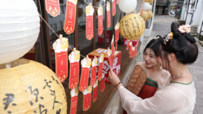 China sees 5.26 million cross-border trips during Mid-Autumn Festival holiday><span class=