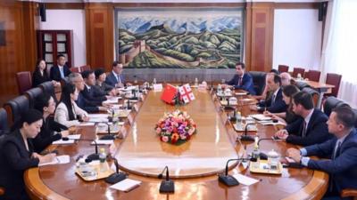 国家发展改革委负责同志会见格鲁吉亚第一副总理兼经济和可持续发展部部长达维塔什维利并签署政府间中欧班列跨里海合作文件