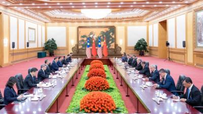 习近平同马来西亚最高元首易卜拉欣会谈