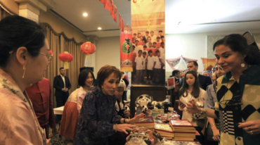 Chinese culture draws crowds at Jordan's diplomatic charity bazaar