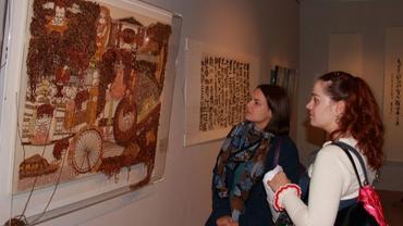 Contemporary Chinese calligraphy, fiber art exhibition opens in Bulgaria