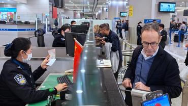 Shanghai welcomes first batch of visa-free passengers from Japan