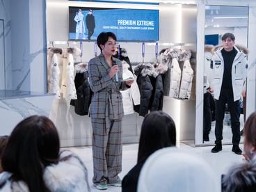波司登在伦敦发布“极地极寒系列羽绒服”