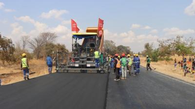 通讯｜“和中国同事一起为家乡出力”——中马建设者共同扮靓“致富路”