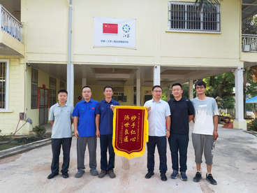 中国医疗队接力救援 小伙手指重获新生