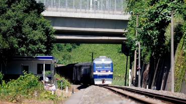 China-Vietnam freight trains facilitate cross-border trade