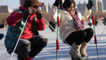 Myanmar student experiences winter recreational activities in China's Liaoning