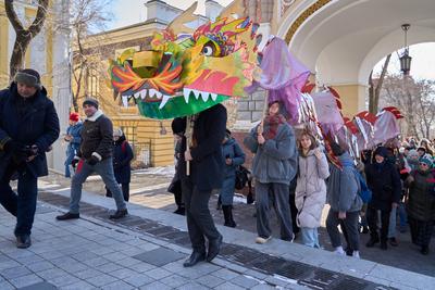 俄符拉迪沃斯托克市举办“年年有余”春节庆祝活动