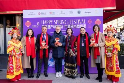 “欢乐春节满巴黎，龙狮贺岁舞香街” ——春节巡游活动精彩亮相香榭丽舍大街