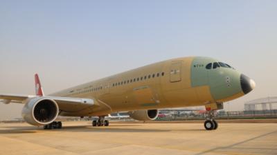 今年首架未经涂装的空客A350飞机入境中国开展完成和交付程序