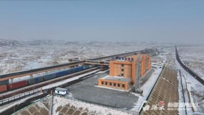 阿拉山口铁路口岸今年出入境列车超2000列