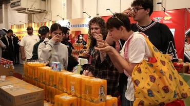 Chinese delicacies captivate American consumers at Asian Food Expo