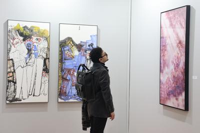 中国艺术家在法国艺术家沙龙展现包容与创新