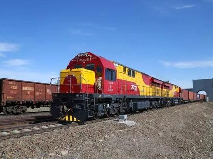 Xinjiang distribution center sends 3,000th China-Europe cargo train