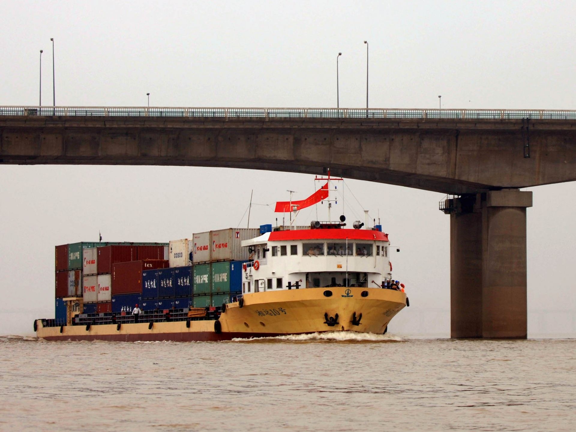 Newly unveiled customs in central China supports foreign trade 
