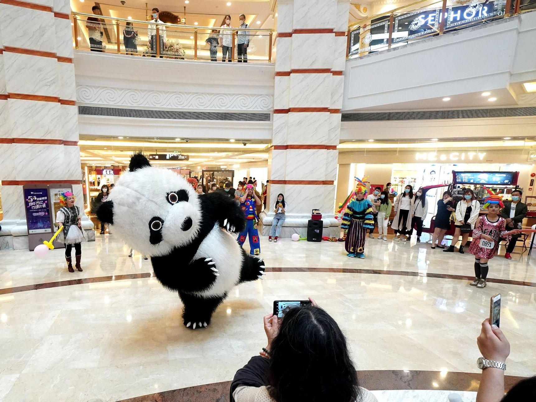 China's consumption shows recovery during May Day holiday 