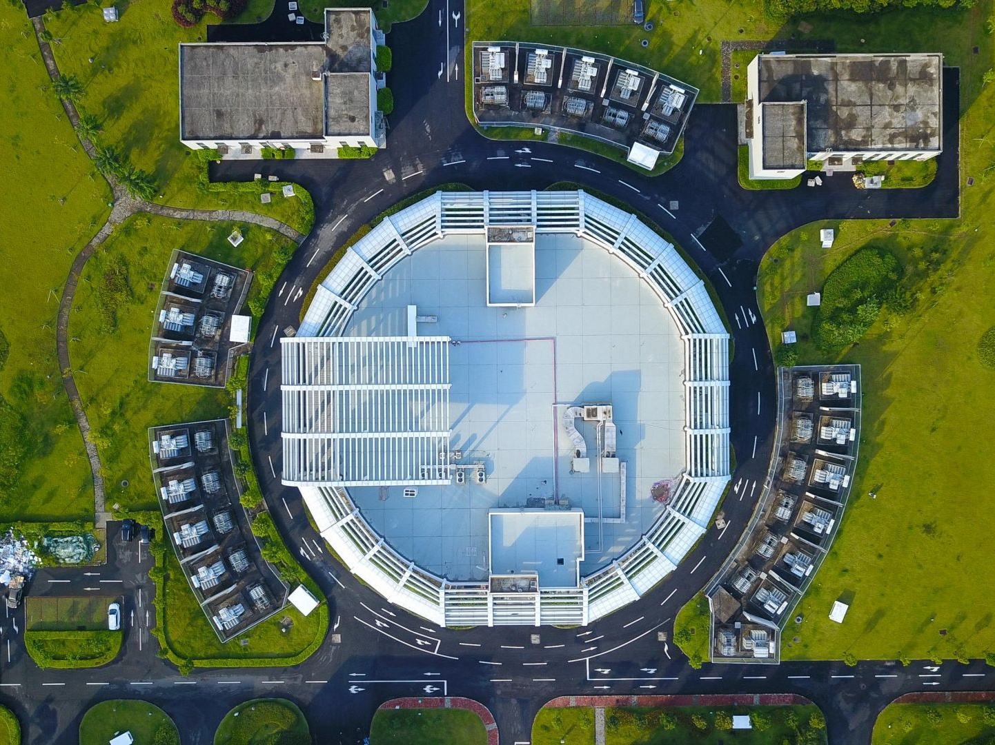 China accelerates investment in new infrastructure, major projects 