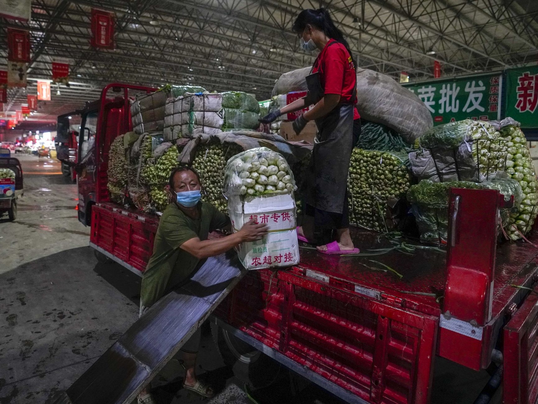 China's non-manufacturing PMI dips in July 