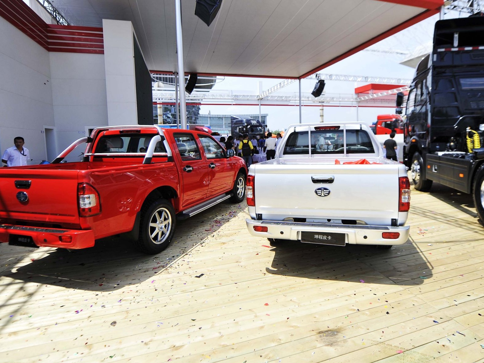 China's commercial vehicle sales expand in June