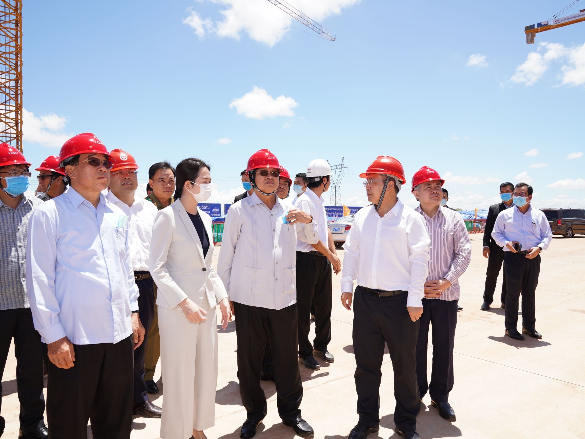 Lao PM speaks highly of China-Laos railway construction achievements 