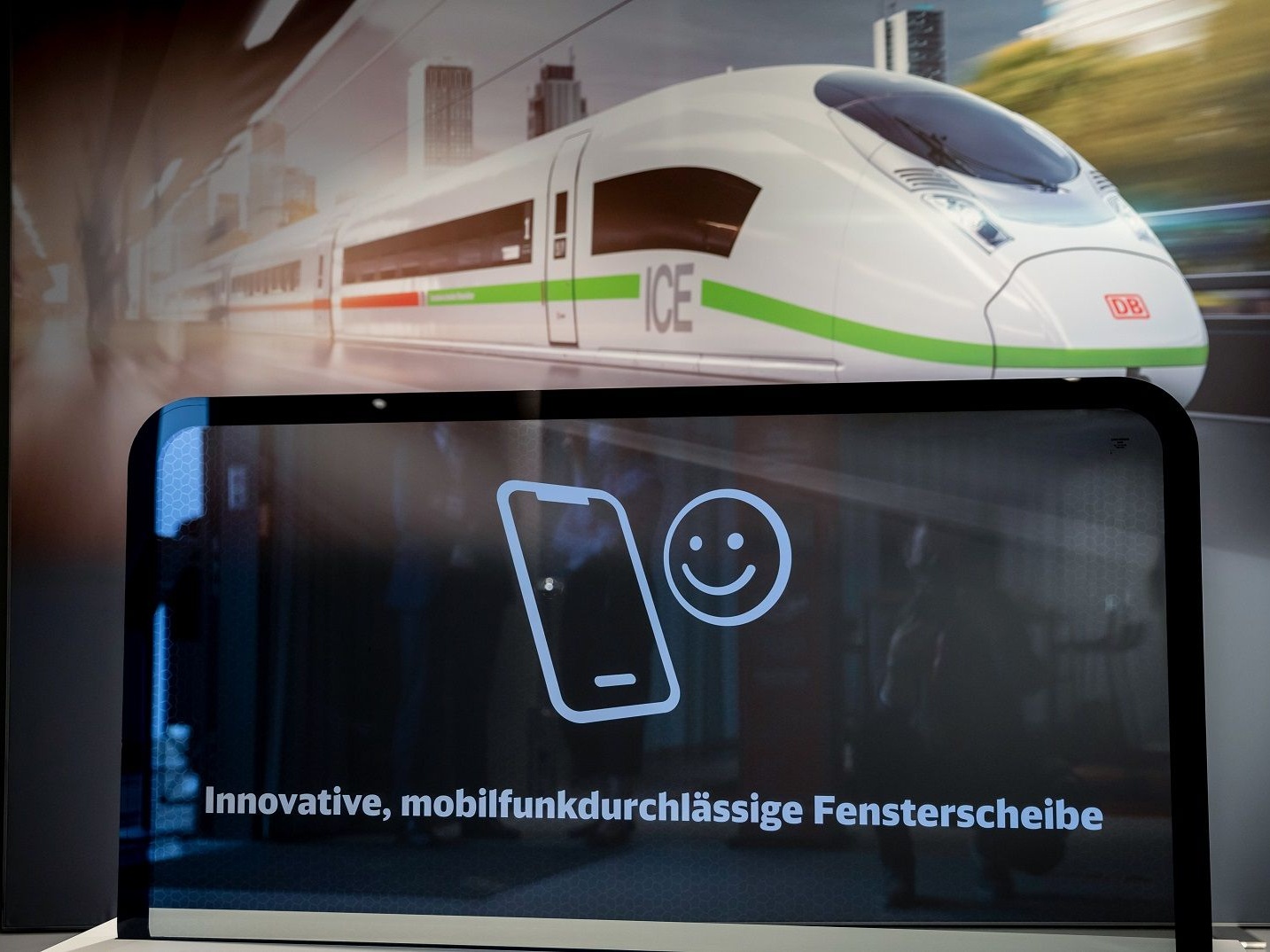 Siemens gets 1-billion-euro order for new high-speed German trains