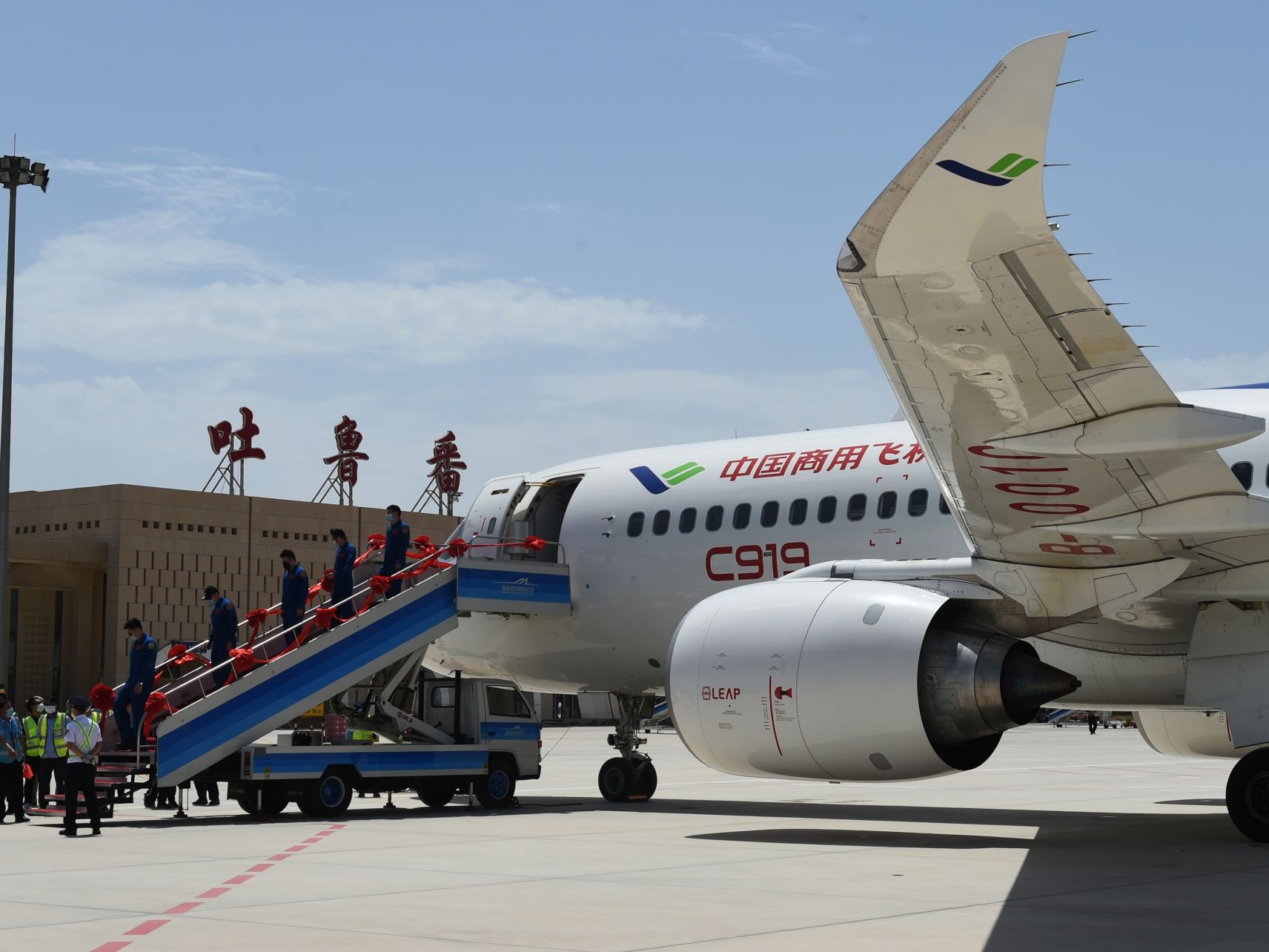 China's air passenger volume shows improvement in June 
