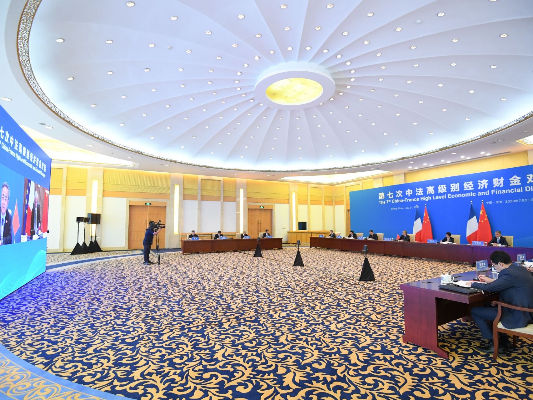 China, France vow to strengthen cooperation 