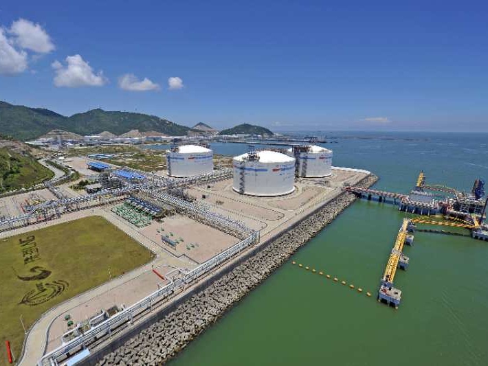 China completes first online international LNG trade