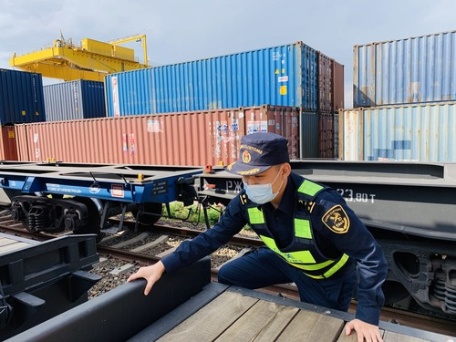 China's Xinjiang sees surging cross-border e-commerce trade 