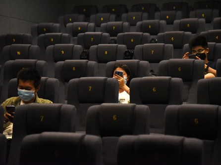 China's holiday box office nears 3.7 billion yuan 