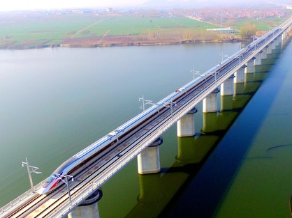 China's daily holiday passenger trips exceed 62 million 