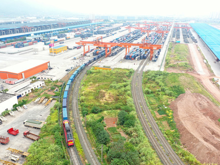 Land-sea freight trains in Chongqing hit record high 