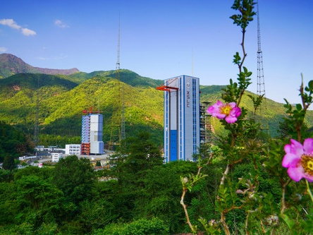 First detector array put into use at China's new-generation cosmic ray observatory
