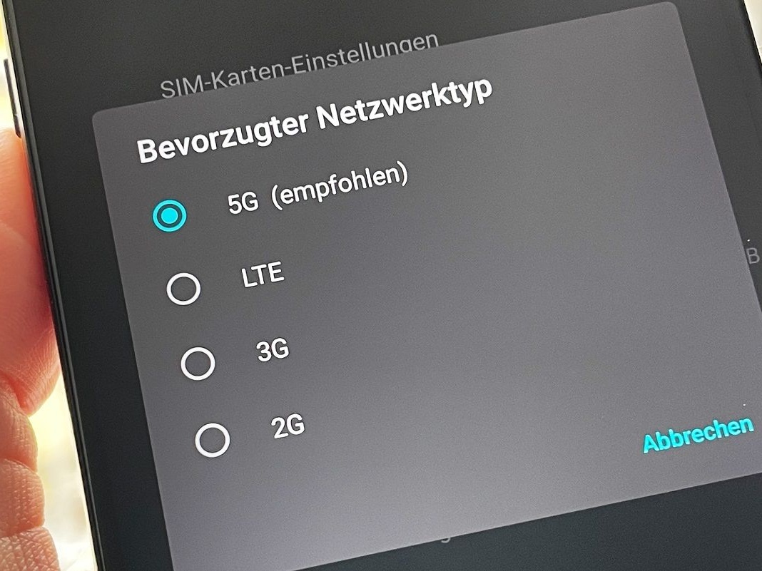 Study: More people in Germany online - digital divide remains  