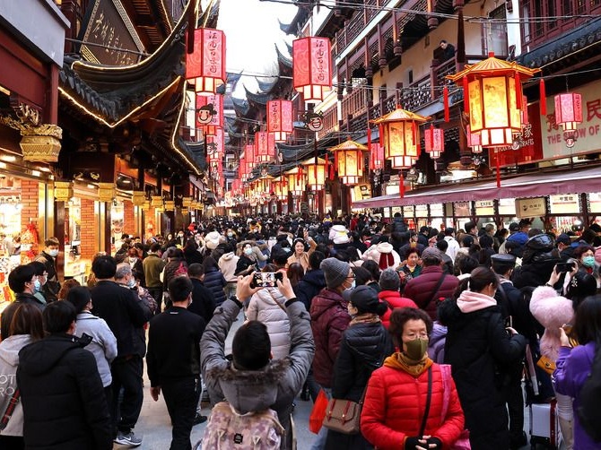 China logs 256 mln domestic tourist trips during Spring Festival holiday 