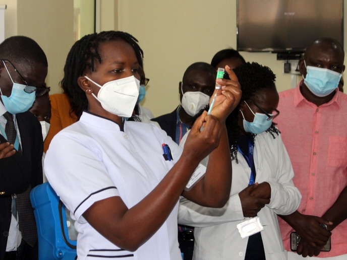 Chinese vaccines boost Africa's fight against COVID-19: Kenyan expert 
