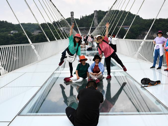 Central Chinese resort city sees record high inbound, outbound visitors