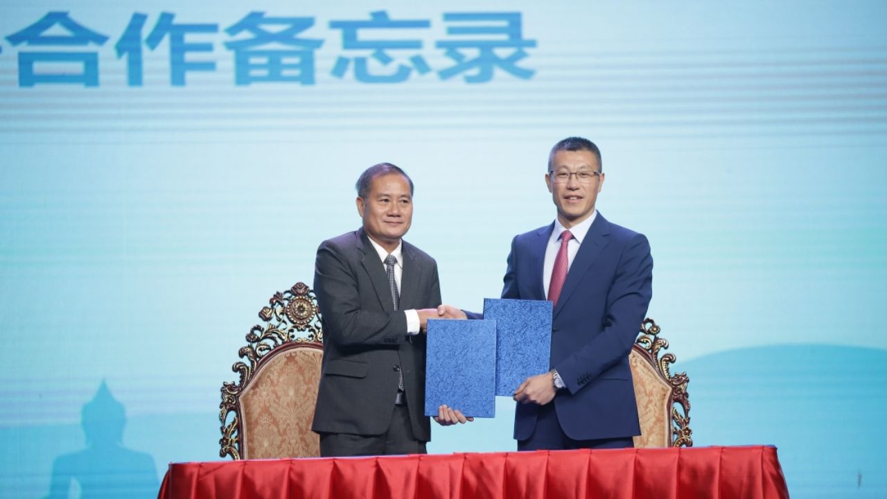 中国一带一路网与老挝巴特寮通讯社在第二届“一带一路”老―中合作论坛开幕式上签署合作备忘录