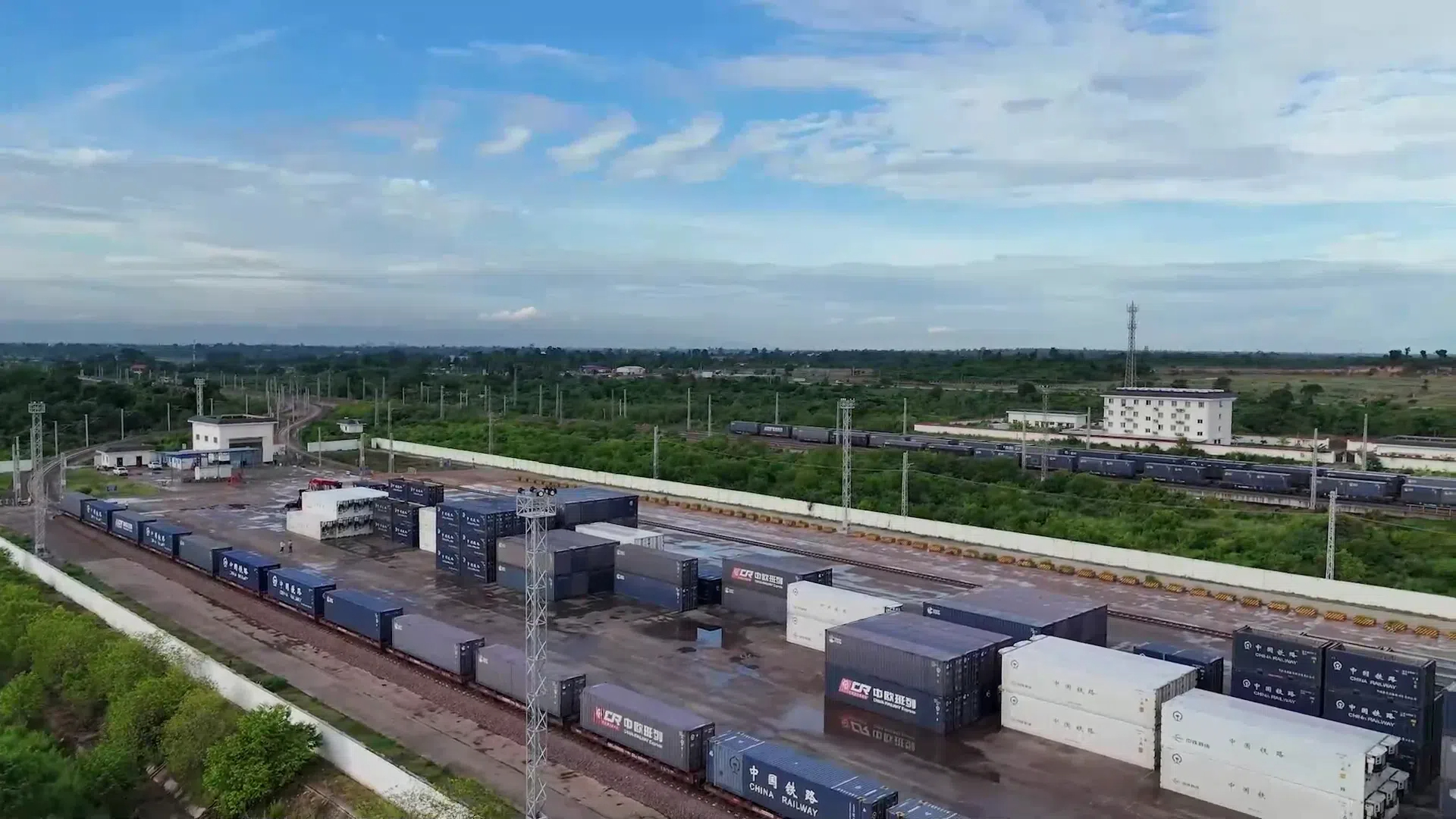 全球连线｜以中老铁路为媒 中泰两国共享发展“黄金大道”