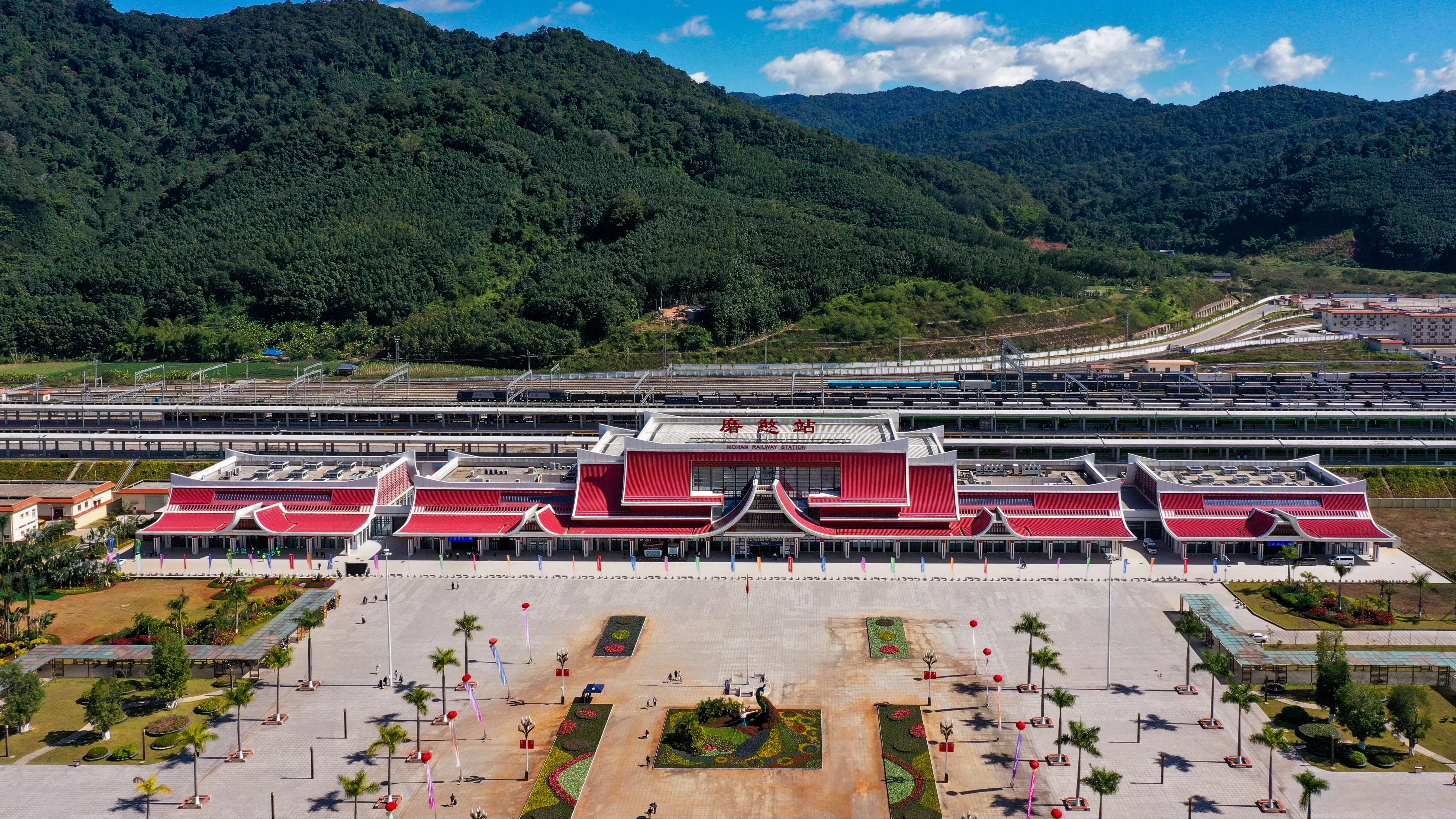 中老铁路2025年免签入境外国人同比增长48%